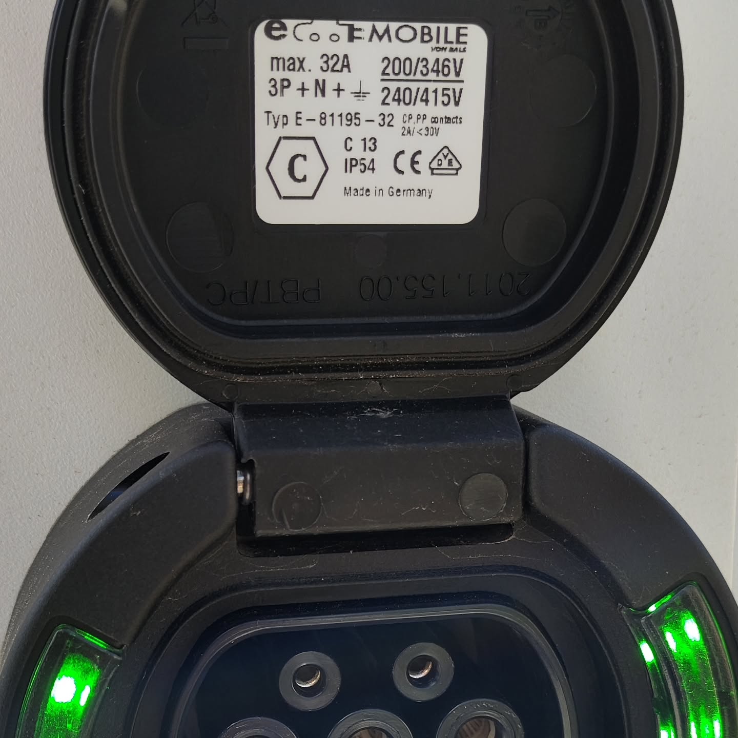 Enchufe Cargadores Coches Eléctricos Hotel Tres Anclas